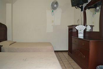 Hotel Costa Brava Guadalajara Extérieur photo