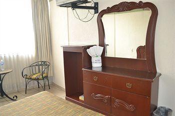 Hotel Costa Brava Guadalajara Extérieur photo